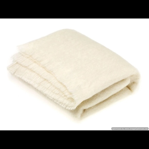 NWOT Distinction by Bronte Luxury Mohair throw - Picture 7 of 7